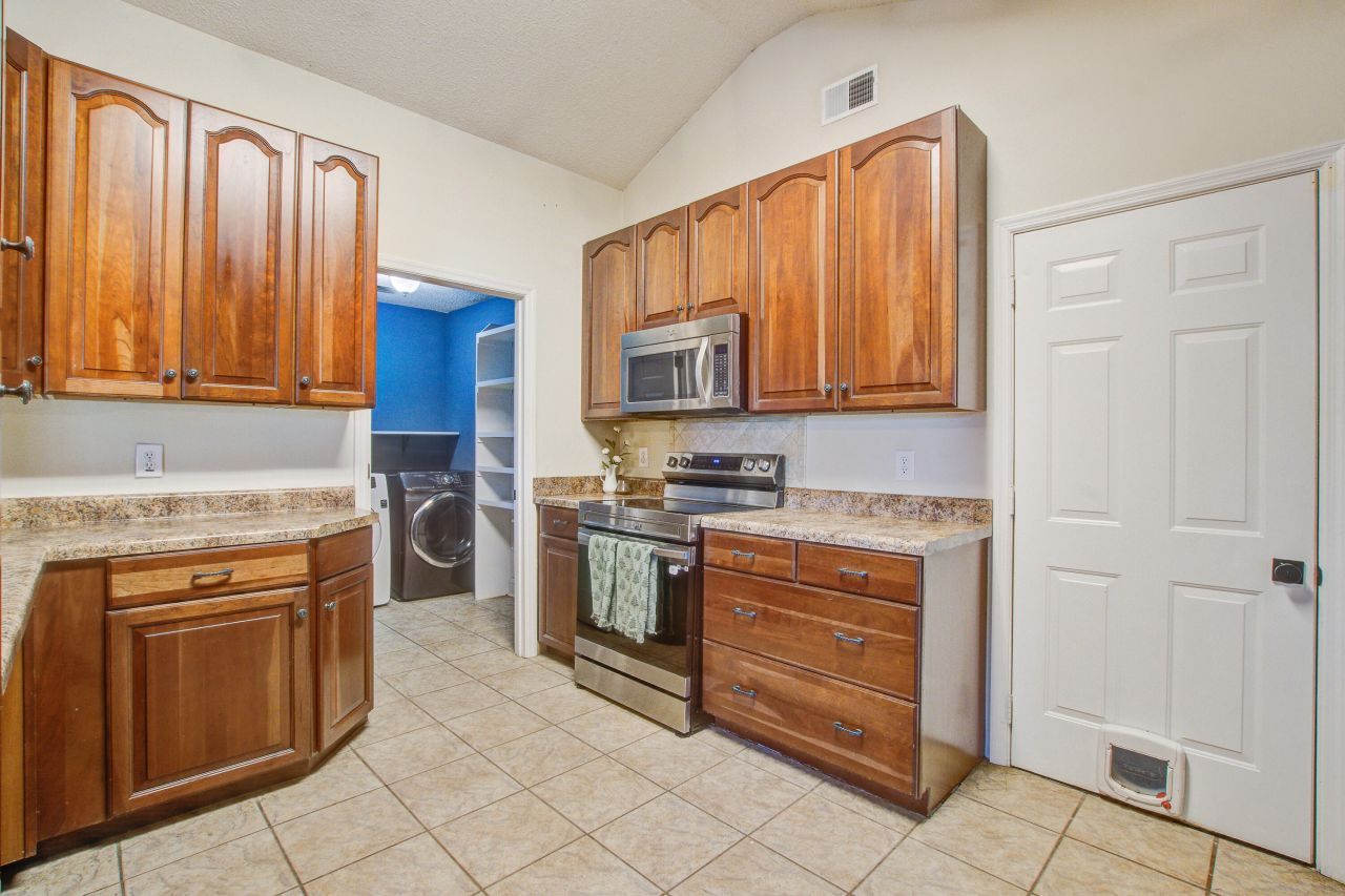 11 Stutz Court Photo 10