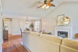 11 Stutz Court photo 4