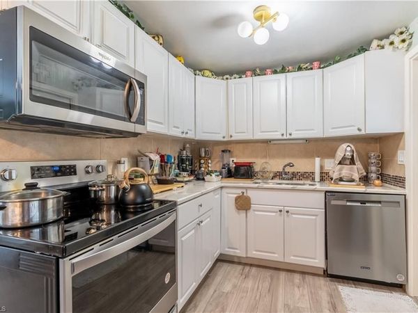 1360 5th AVE N, NAPLES, FL 34102