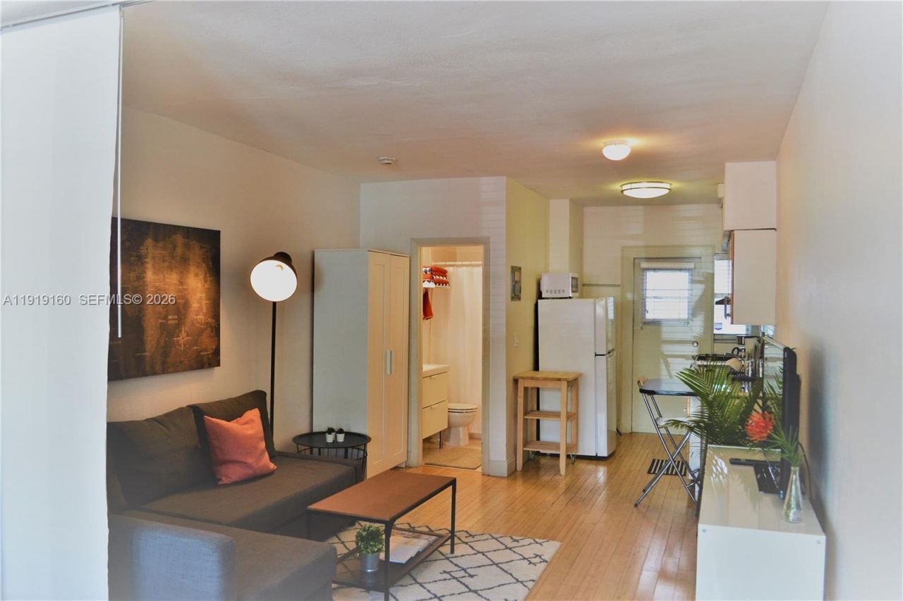 300 74th St, Unit 5, Miami Beach, FL 33141 Photo