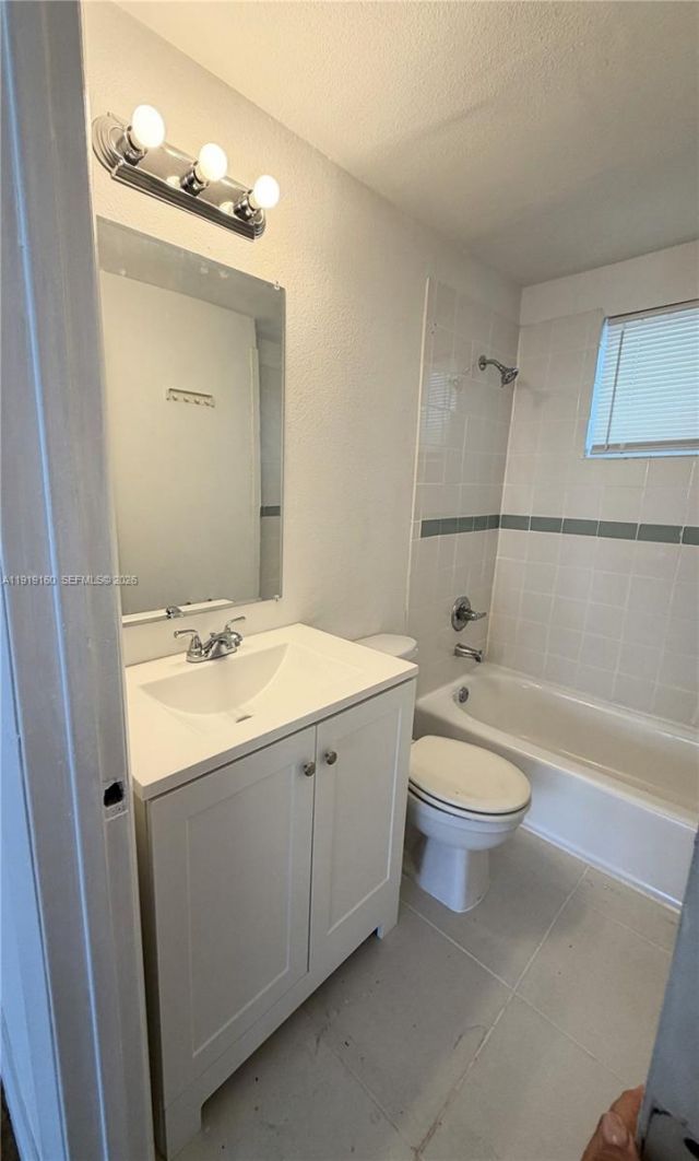 300 74th St, Unit 5, Miami Beach, FL 33141 Photo