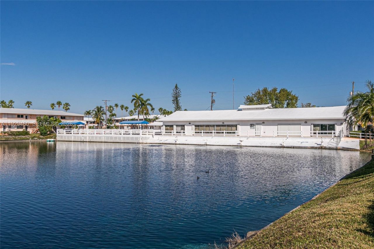 815 SW 10th Ter, Unit 3V, Hallandale Beach, FL 33009 Photo