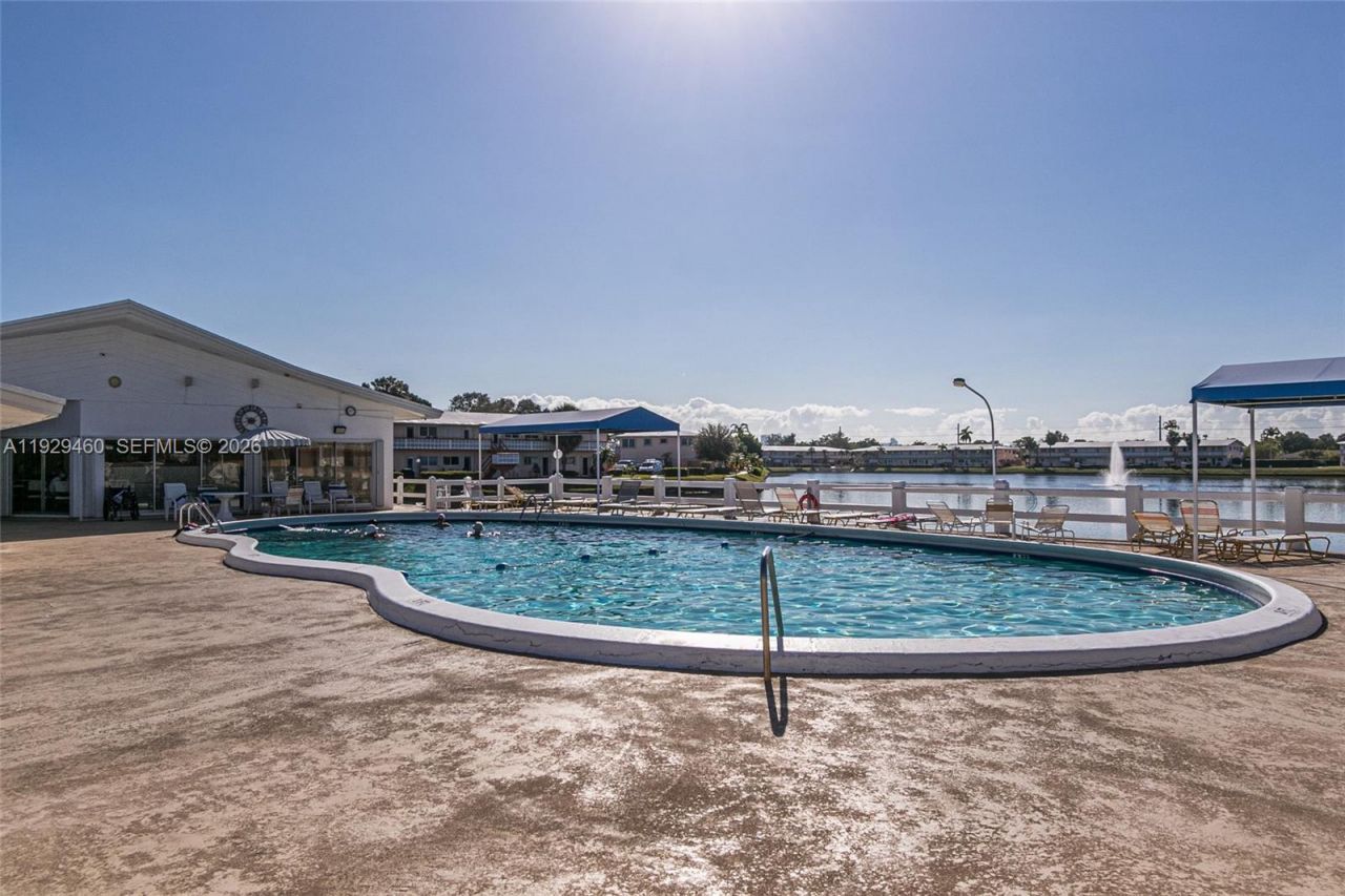 815 SW 10th Ter, Unit 3V, Hallandale Beach, FL 33009 Photo