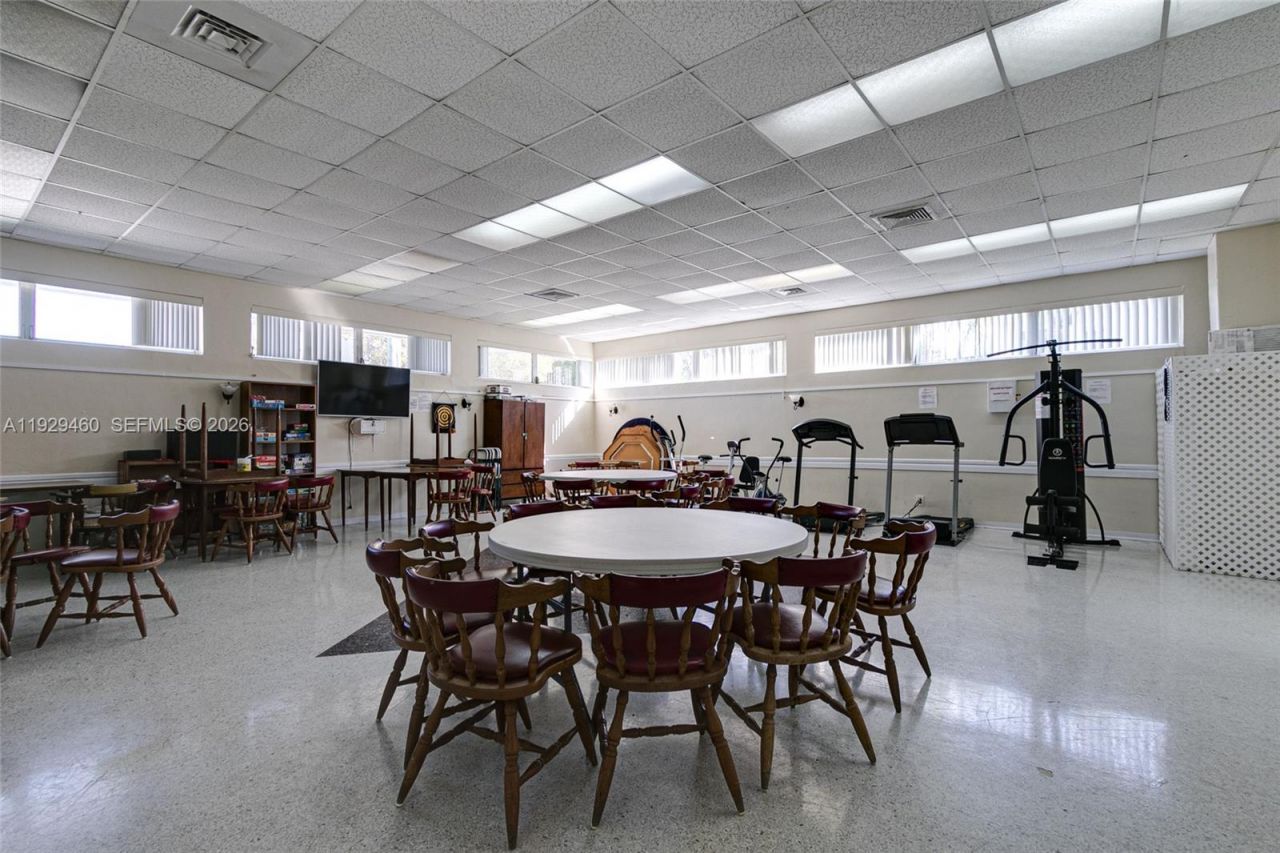 815 SW 10th Ter, Unit 3V, Hallandale Beach, FL 33009 Photo