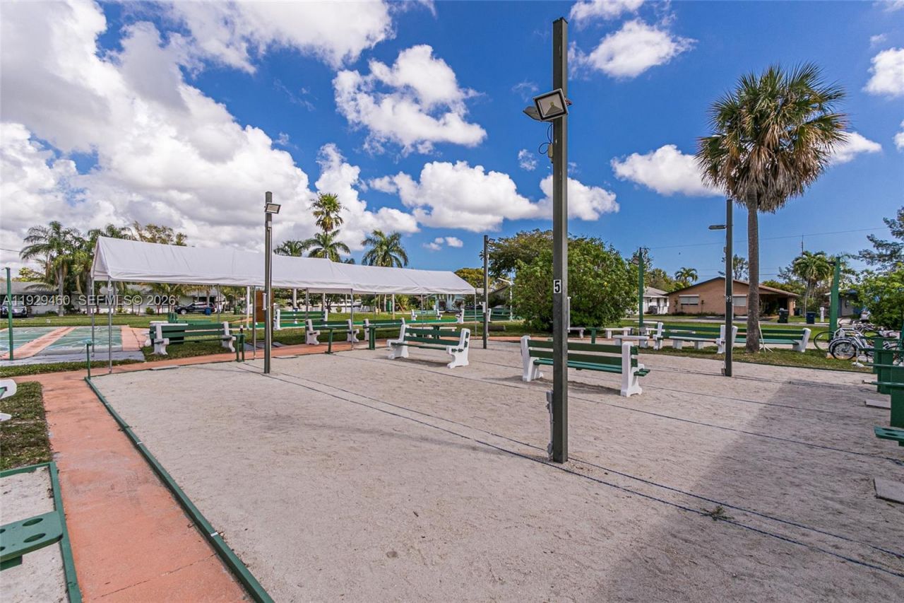 815 SW 10th Ter, Unit 3V, Hallandale Beach, FL 33009 Photo