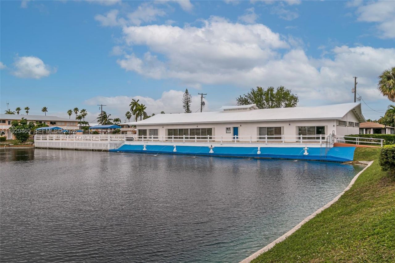 815 SW 10th Ter, Unit 3V, Hallandale Beach, FL 33009 Photo