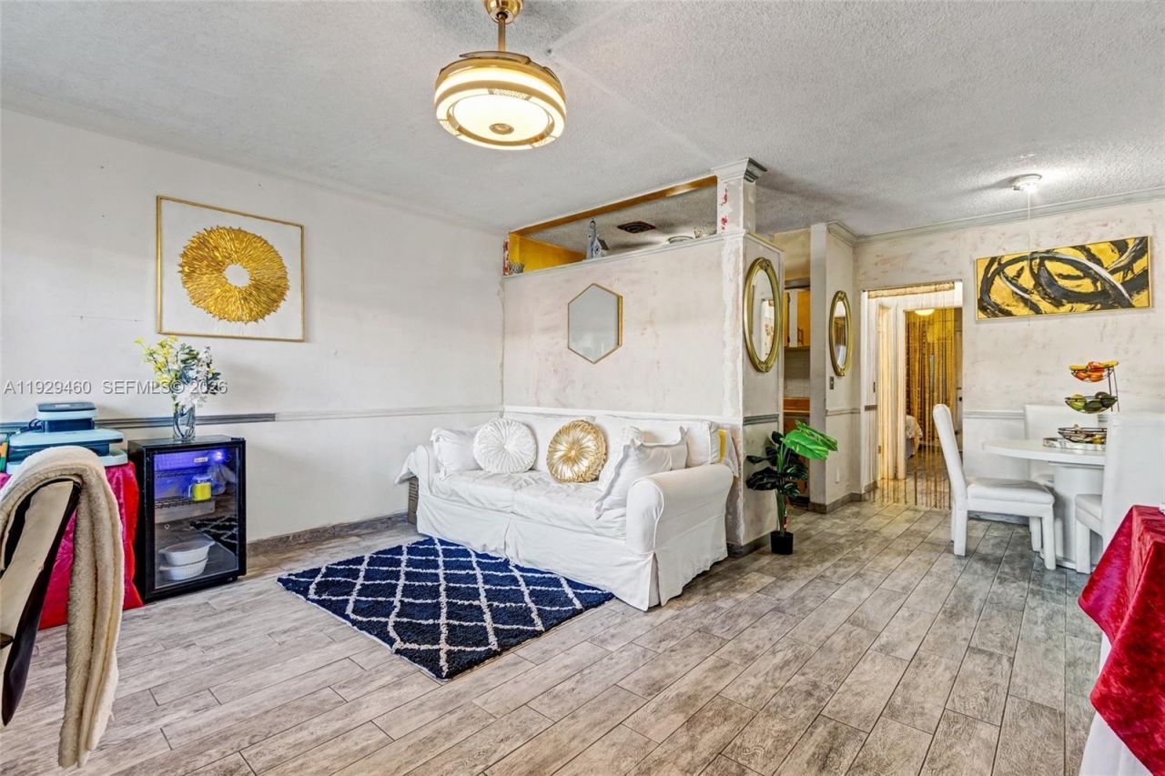 815 SW 10th Ter, Unit 3V, Hallandale Beach, FL 33009 Photo