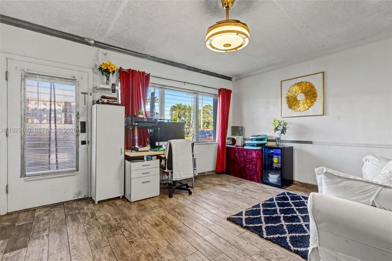 815 SW 10th Ter, Unit 3V, Hallandale Beach, FL 33009 Photo