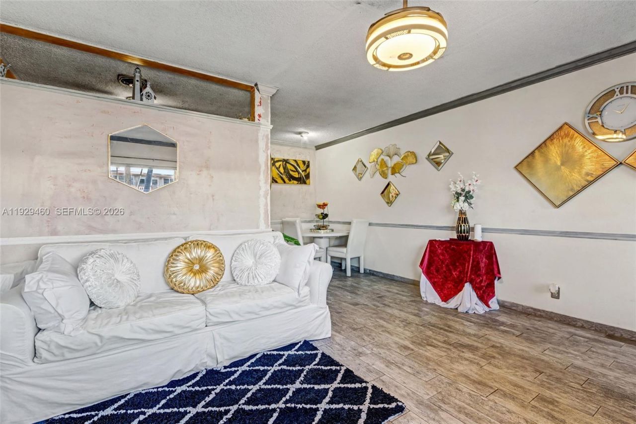 815 SW 10th Ter, Unit 3V, Hallandale Beach, FL 33009 Photo