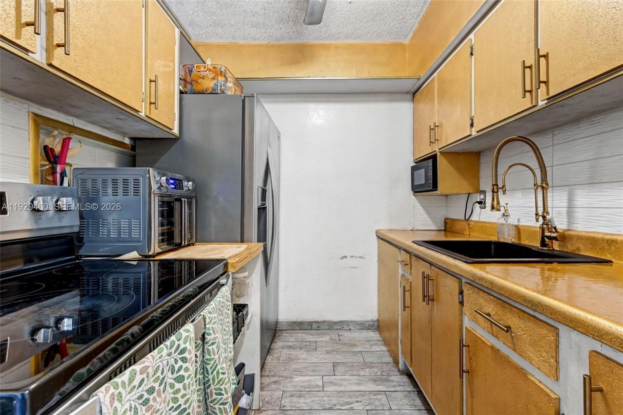 815 SW 10th Ter, Unit 3V, Hallandale Beach, FL 33009 Photo