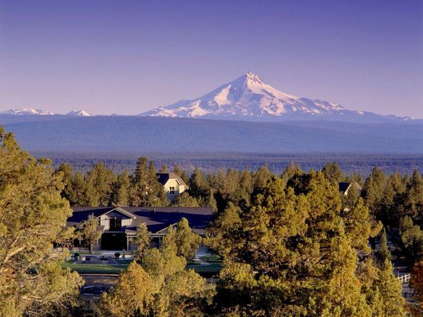 1281 Highland View Loop, Redmond, OR 97756