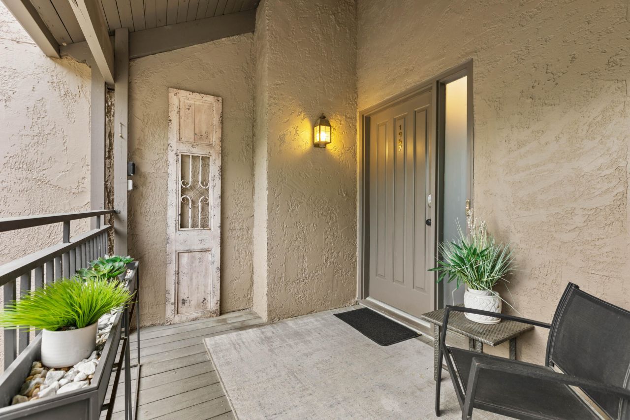 1967 Marsh Oak Lane Photo 5