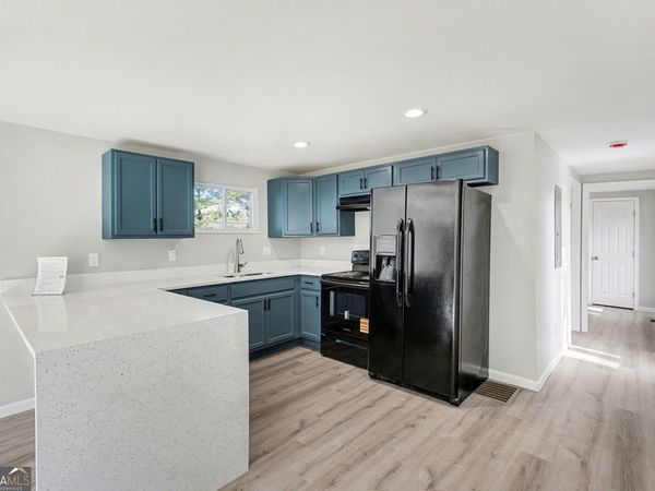 219 Lake Circle, Newnan, GA 30263