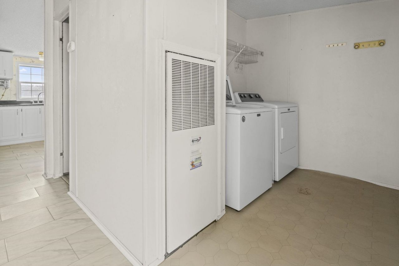 1029 Palm Dr. Photo 15