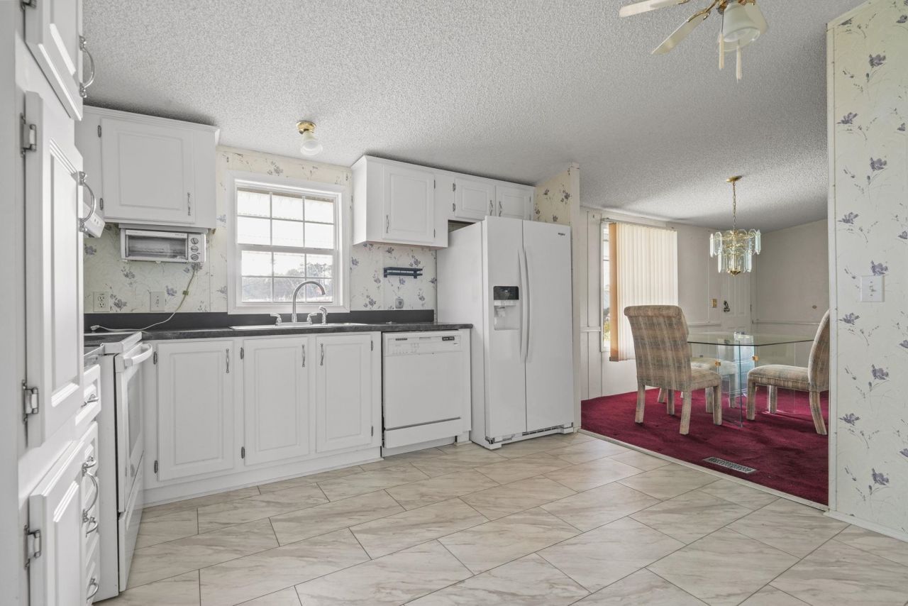 1029 Palm Dr. Photo 9