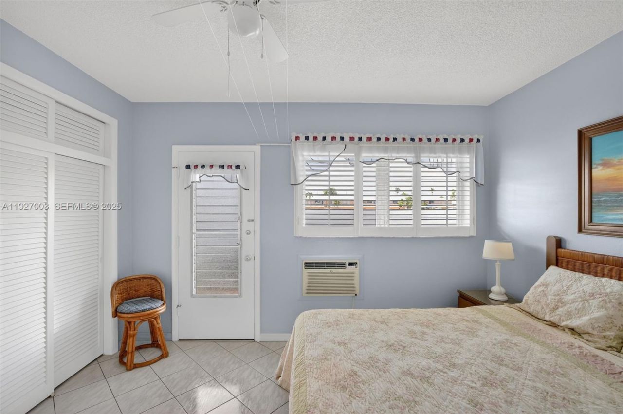800 SW 10th Ter, Unit 11T, Hallandale Beach, FL 33009 Photo