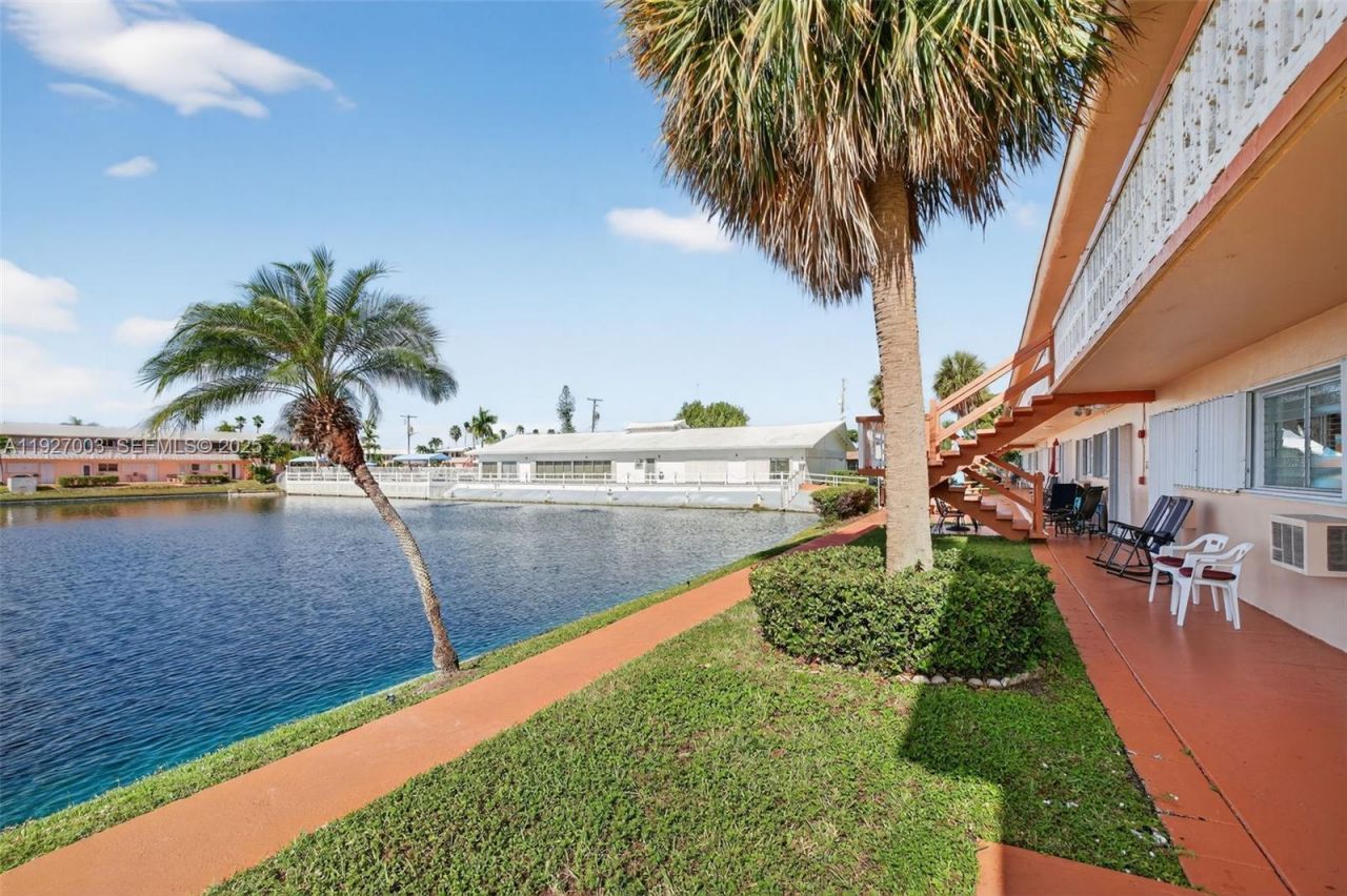 800 SW 10th Ter, Unit 11T, Hallandale Beach, FL 33009 Photo