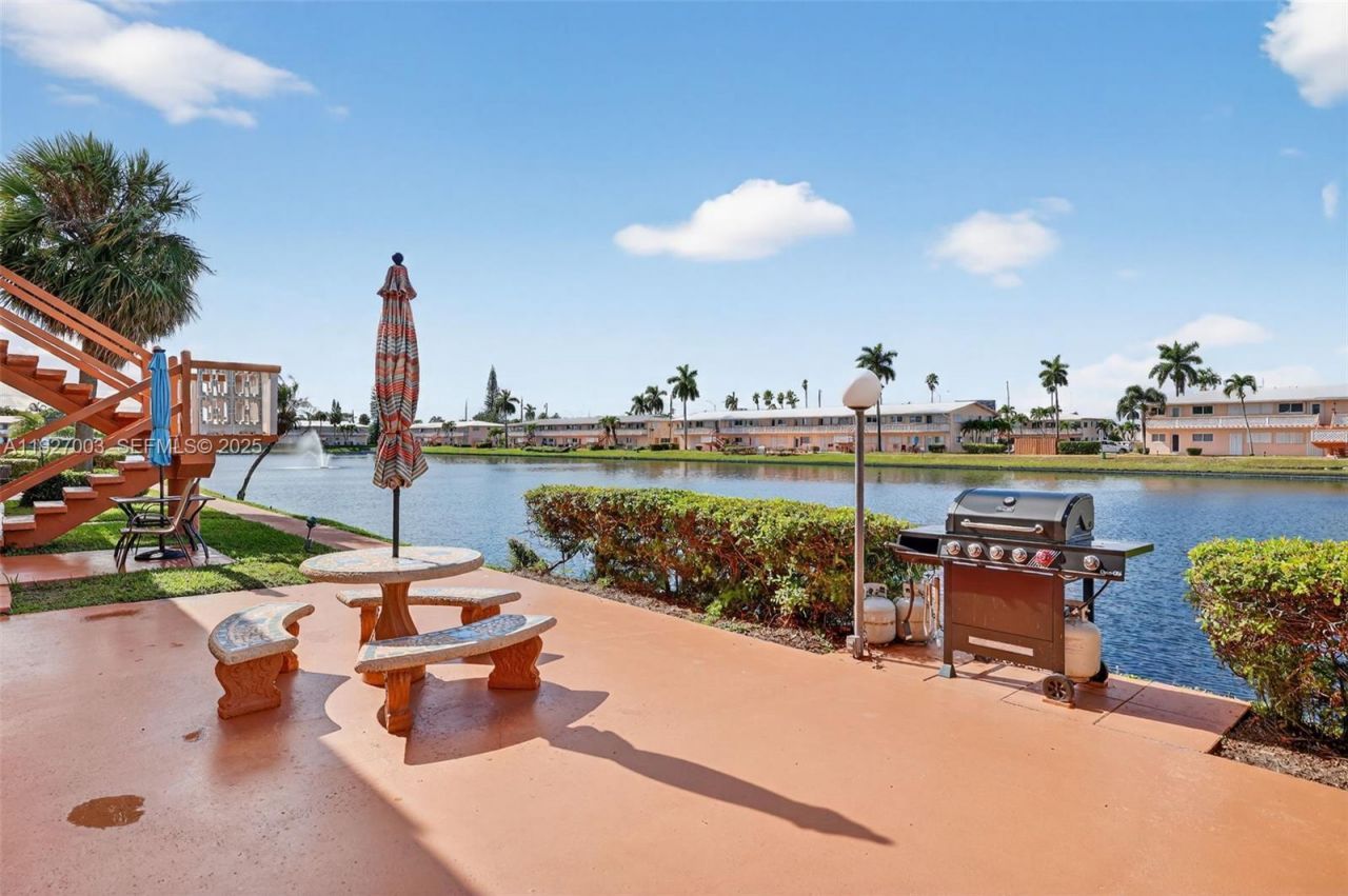 800 SW 10th Ter, Unit 11T, Hallandale Beach, FL 33009 Photo