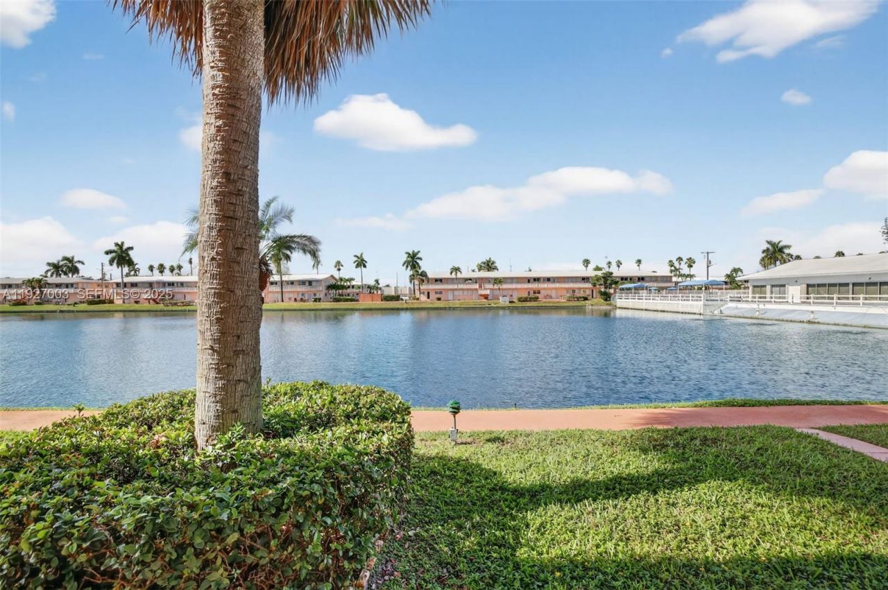 800 SW 10th Ter, Unit 11T, Hallandale Beach, FL 33009 Photo