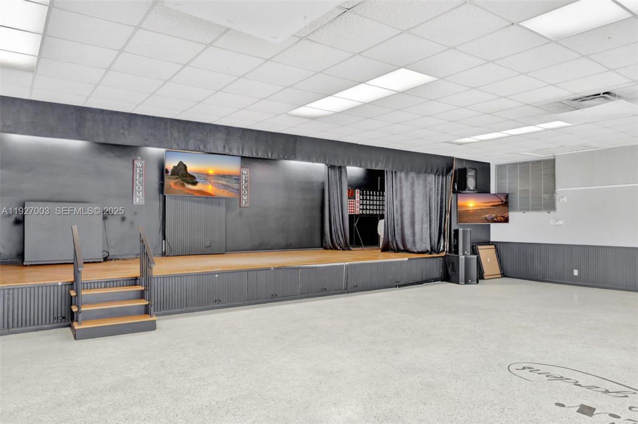 800 SW 10th Ter, Unit 11T, Hallandale Beach, FL 33009 Photo