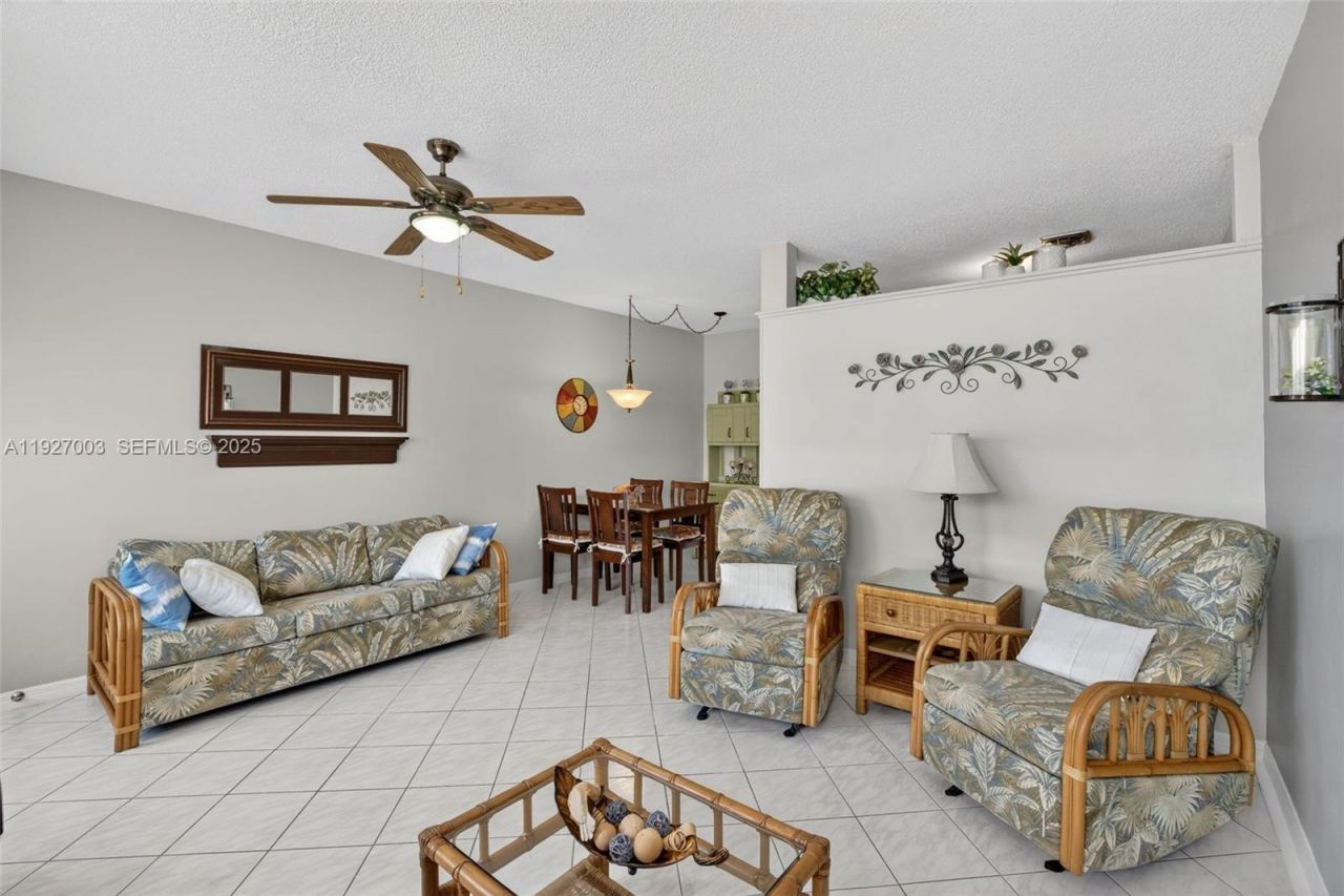 800 SW 10th Ter, Unit 11T, Hallandale Beach, FL 33009 Photo