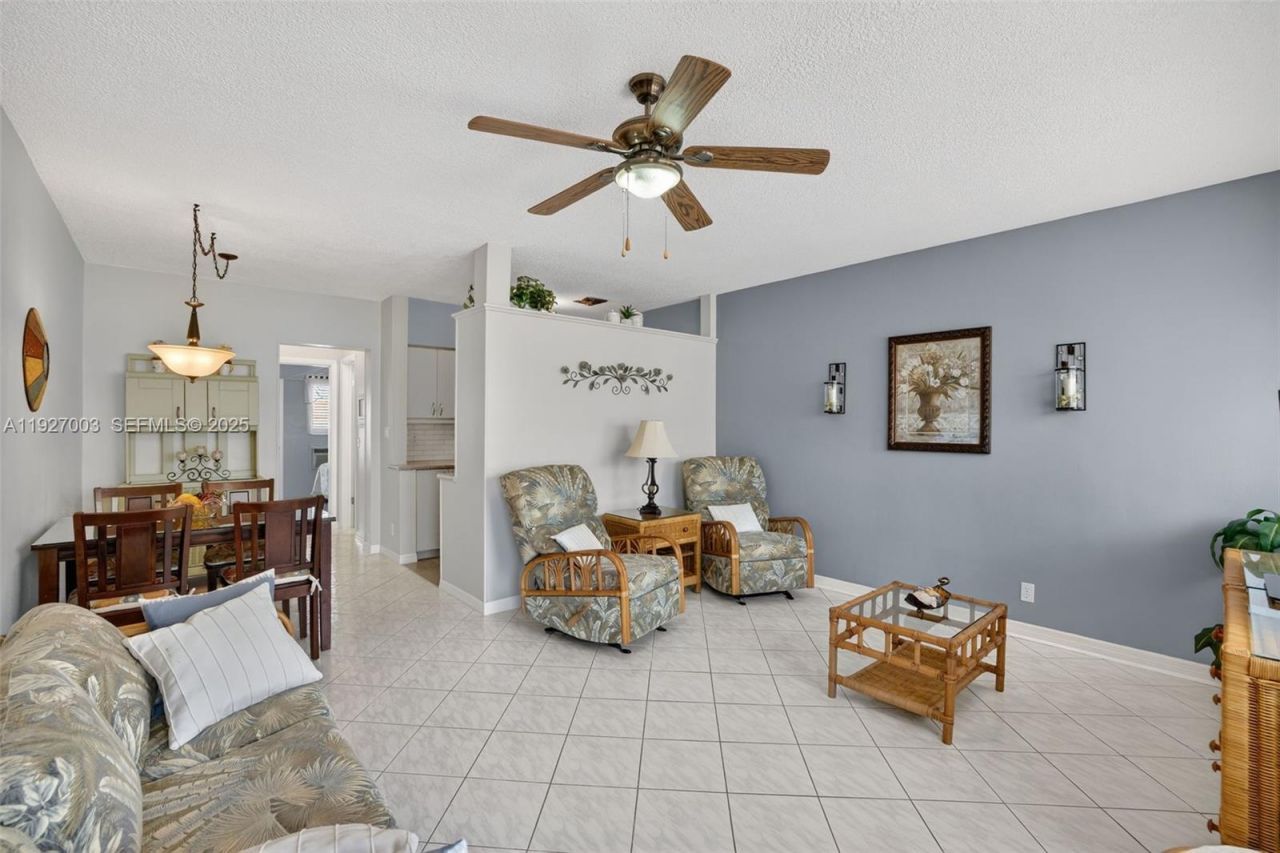 800 SW 10th Ter, Unit 11T, Hallandale Beach, FL 33009 Photo