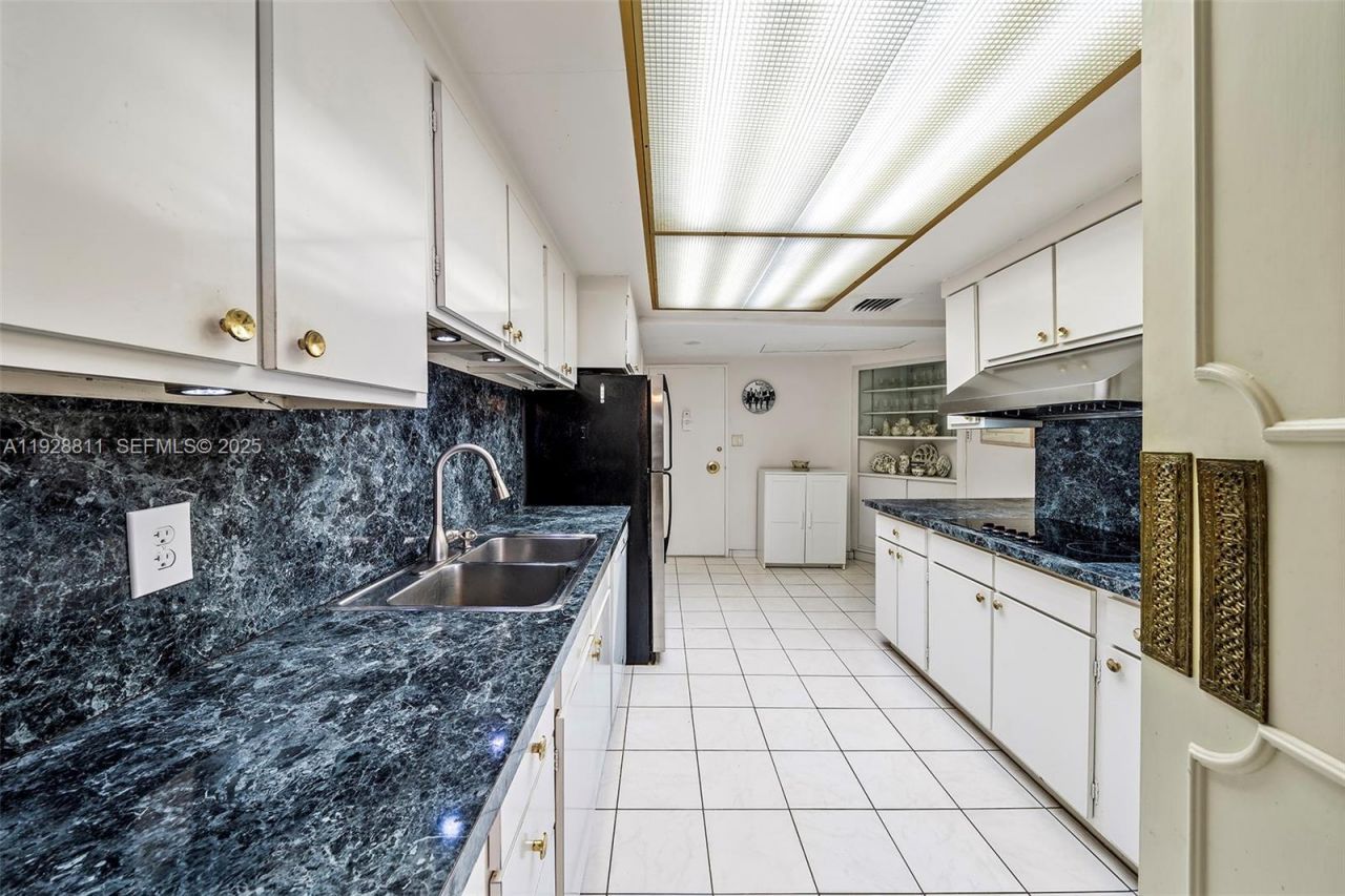 5255 Collins Ave, Unit 10A, Miami Beach, FL 33140 Photo