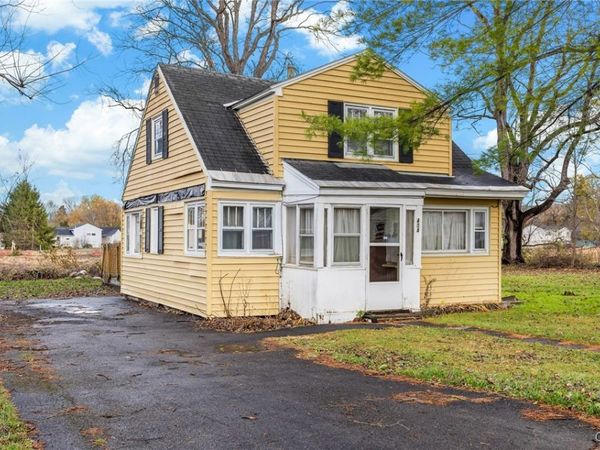 404 W Roswell Avenue, Nedrow, NY 13120