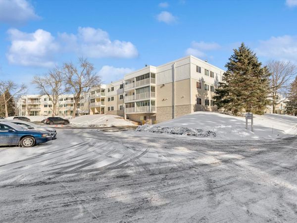 130 Demont Avenue E, Unit 142, Little Canada, MN 55117