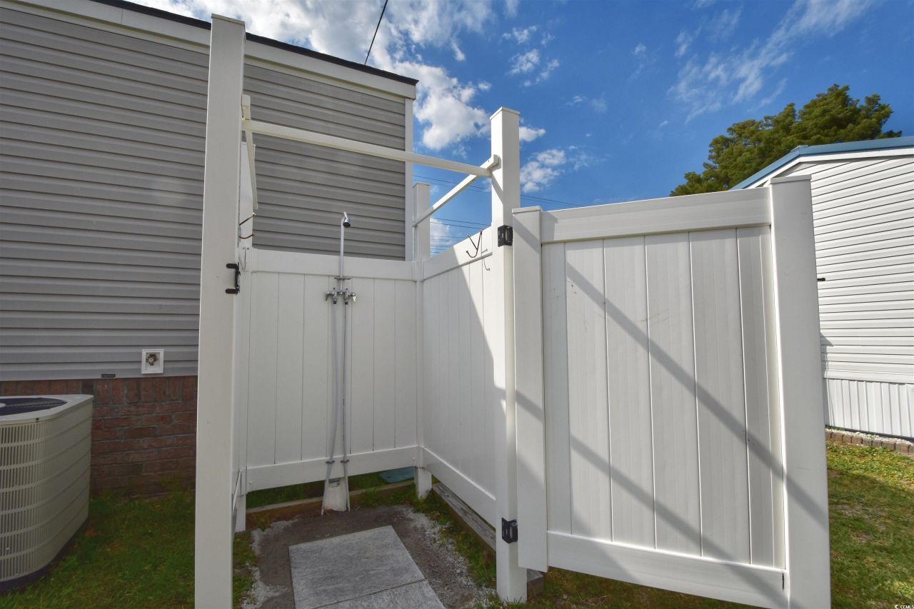 1502 Gardenia Ave. Photo 11