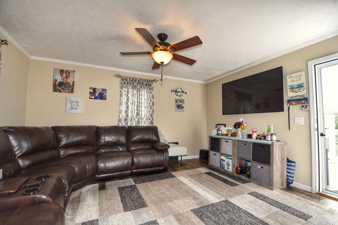 1502 Gardenia Ave. Photo 14