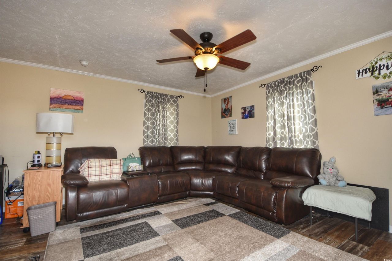 1502 Gardenia Ave. Photo 17