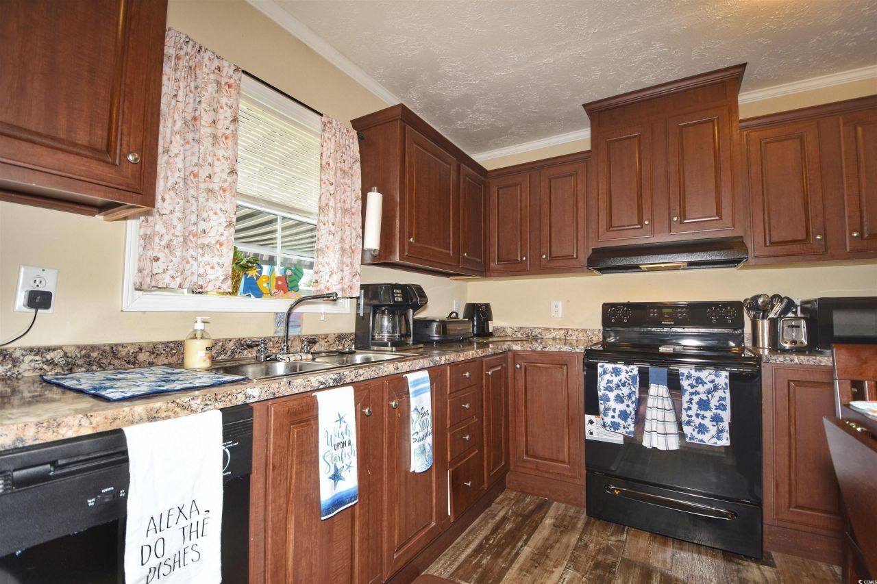 1502 Gardenia Ave. Photo 5