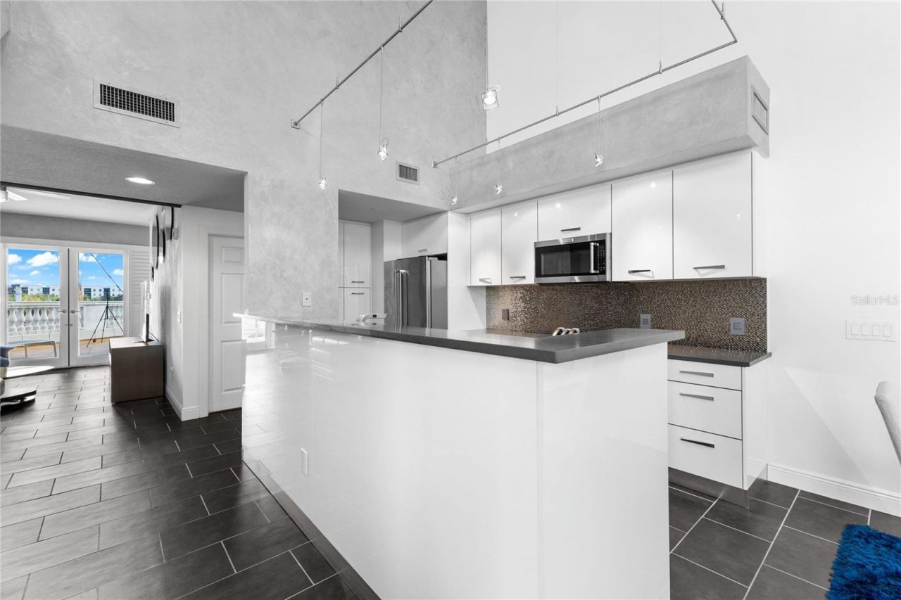 800 N Tamiami Trail, Unit 321, Sarasota, FL 34236 Photo