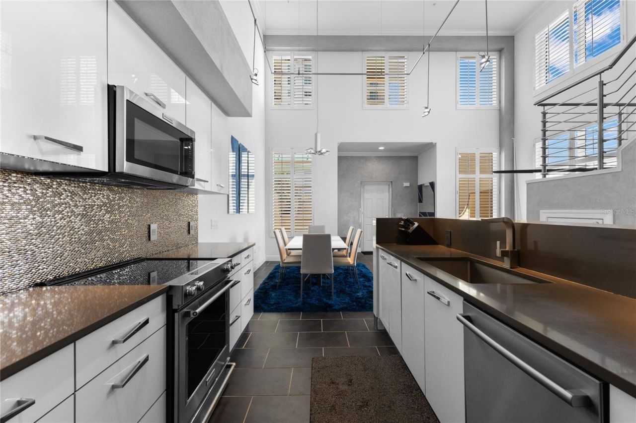800 N Tamiami Trail, Unit 321, Sarasota, FL 34236 Photo