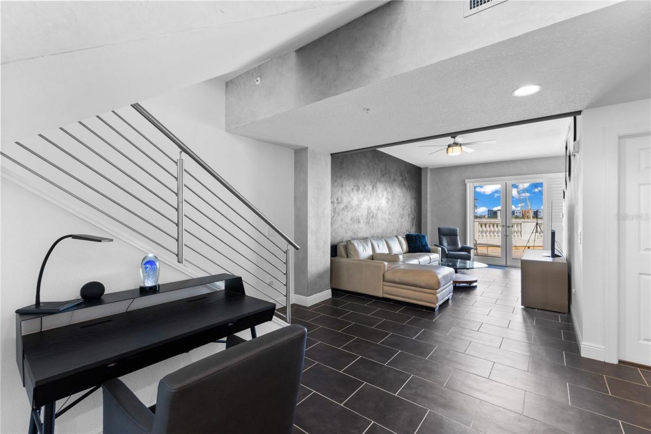 800 N Tamiami Trail, Unit 321, Sarasota, FL 34236 Photo