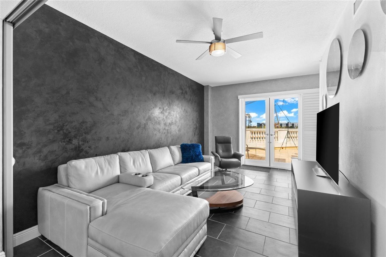 800 N Tamiami Trail, Unit 321, Sarasota, FL 34236 Photo