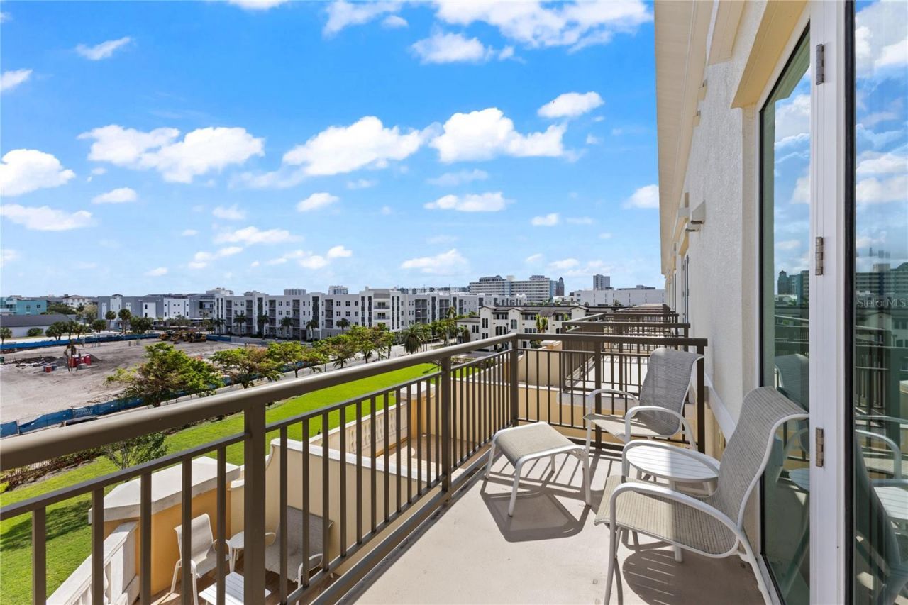 800 N Tamiami Trail, Unit 321, Sarasota, FL 34236 Photo