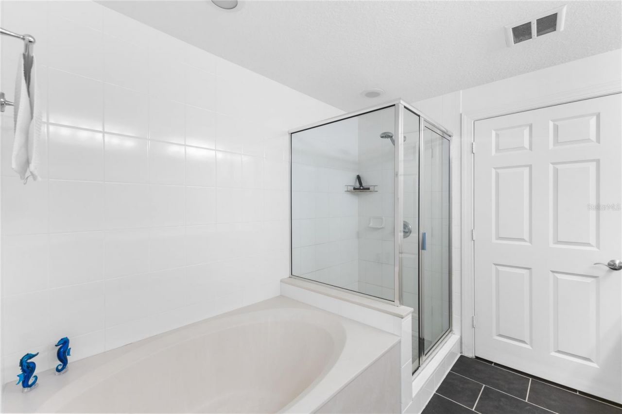 800 N Tamiami Trail, Unit 321, Sarasota, FL 34236 Photo