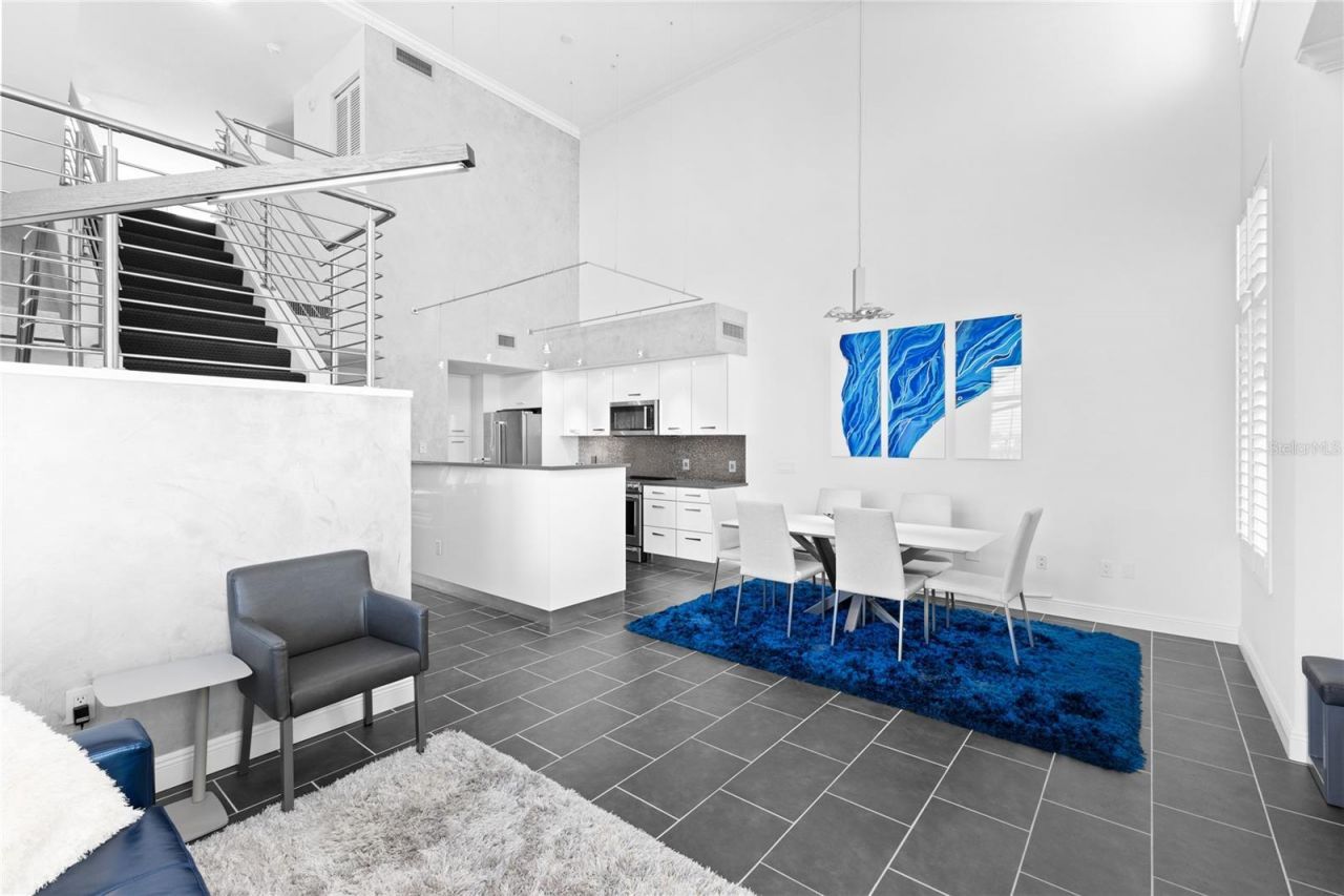 800 N Tamiami Trail, Unit 321, Sarasota, FL 34236 Photo