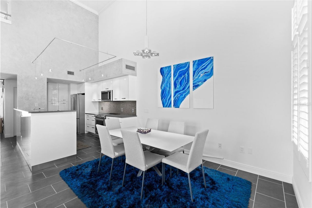 800 N Tamiami Trail, Unit 321, Sarasota, FL 34236 Photo