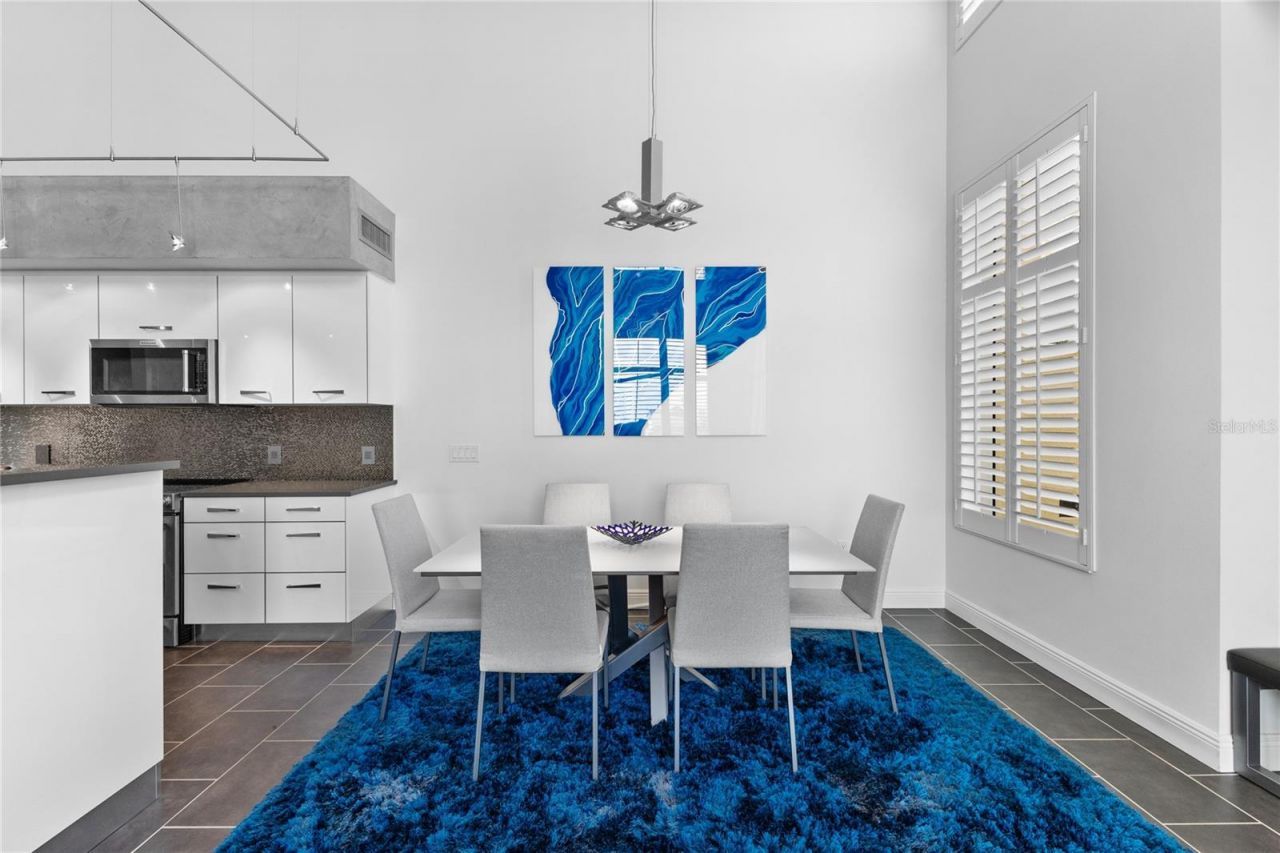 800 N Tamiami Trail, Unit 321, Sarasota, FL 34236 Photo