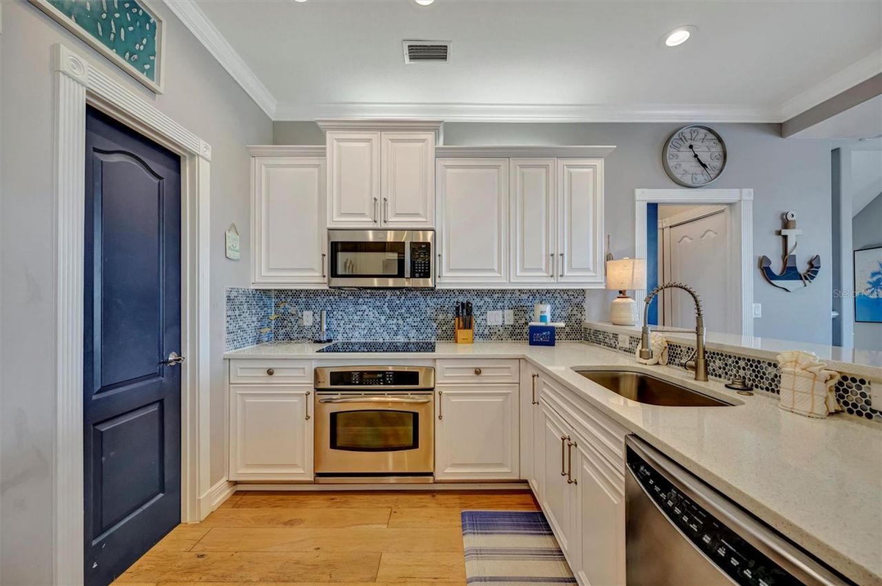 303 58th Street, Holmes Beach, FL 34217 Photo