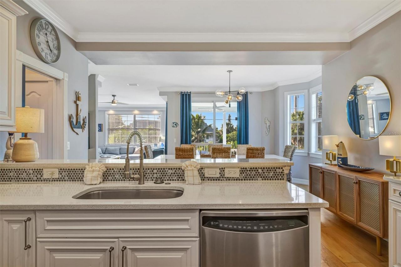 303 58th Street, Holmes Beach, FL 34217 Photo