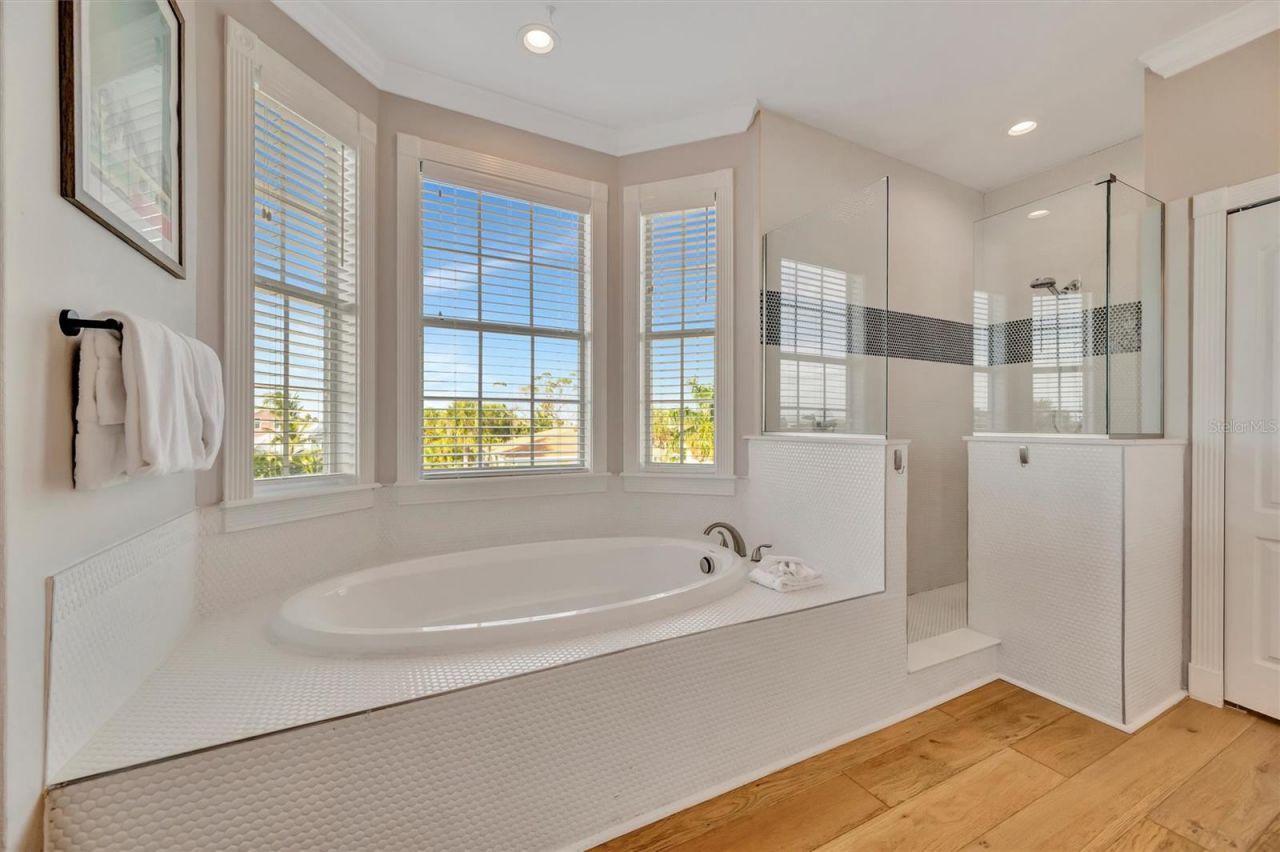 303 58th Street, Holmes Beach, FL 34217 Photo