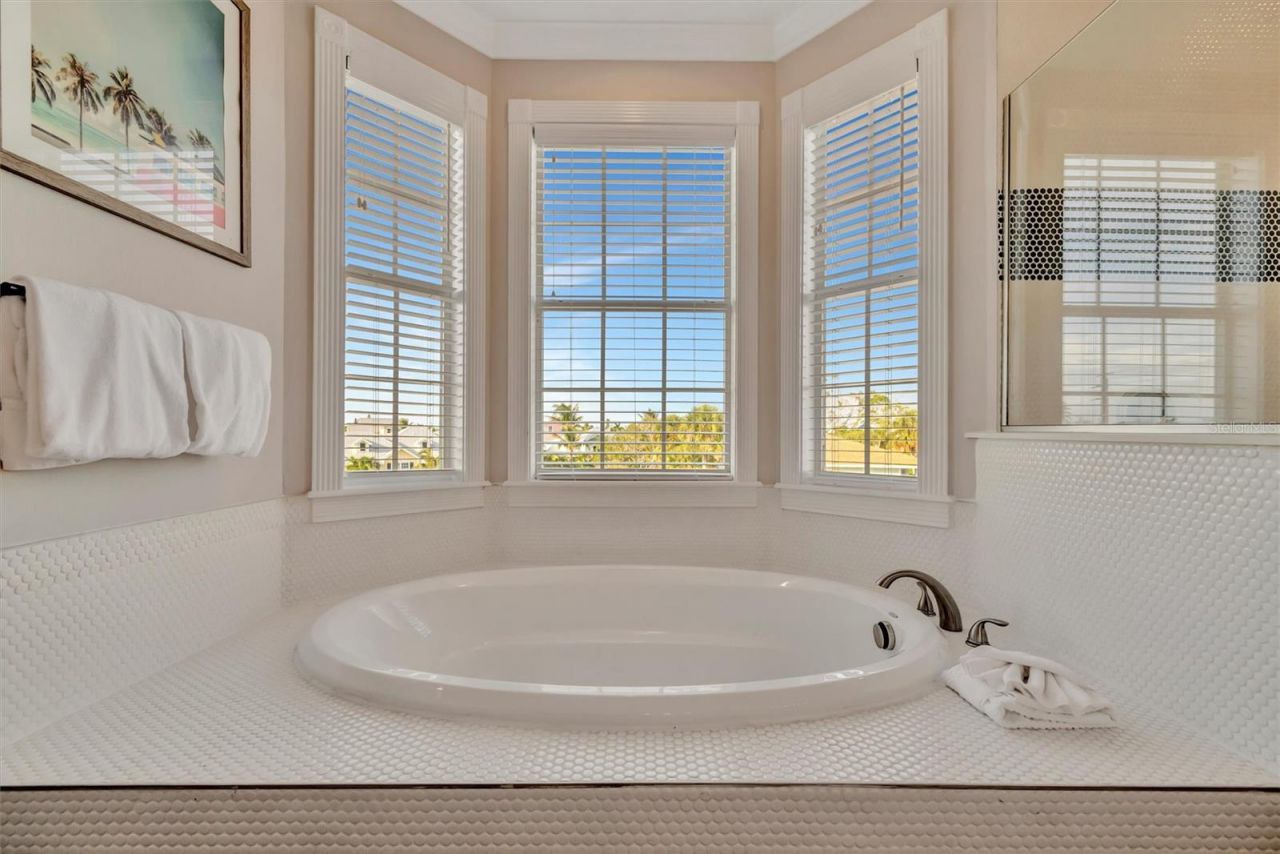 303 58th Street, Holmes Beach, FL 34217 Photo