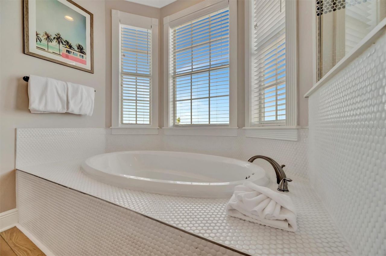 303 58th Street, Holmes Beach, FL 34217 Photo