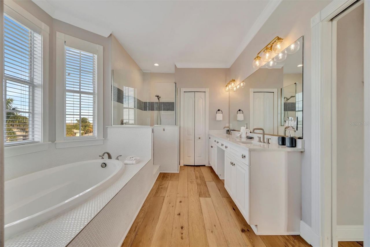 303 58th Street, Holmes Beach, FL 34217 Photo