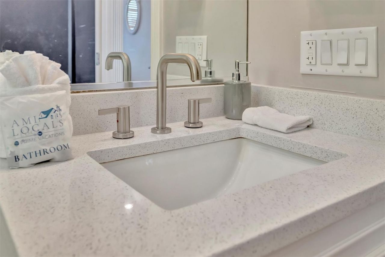 303 58th Street, Holmes Beach, FL 34217 Photo