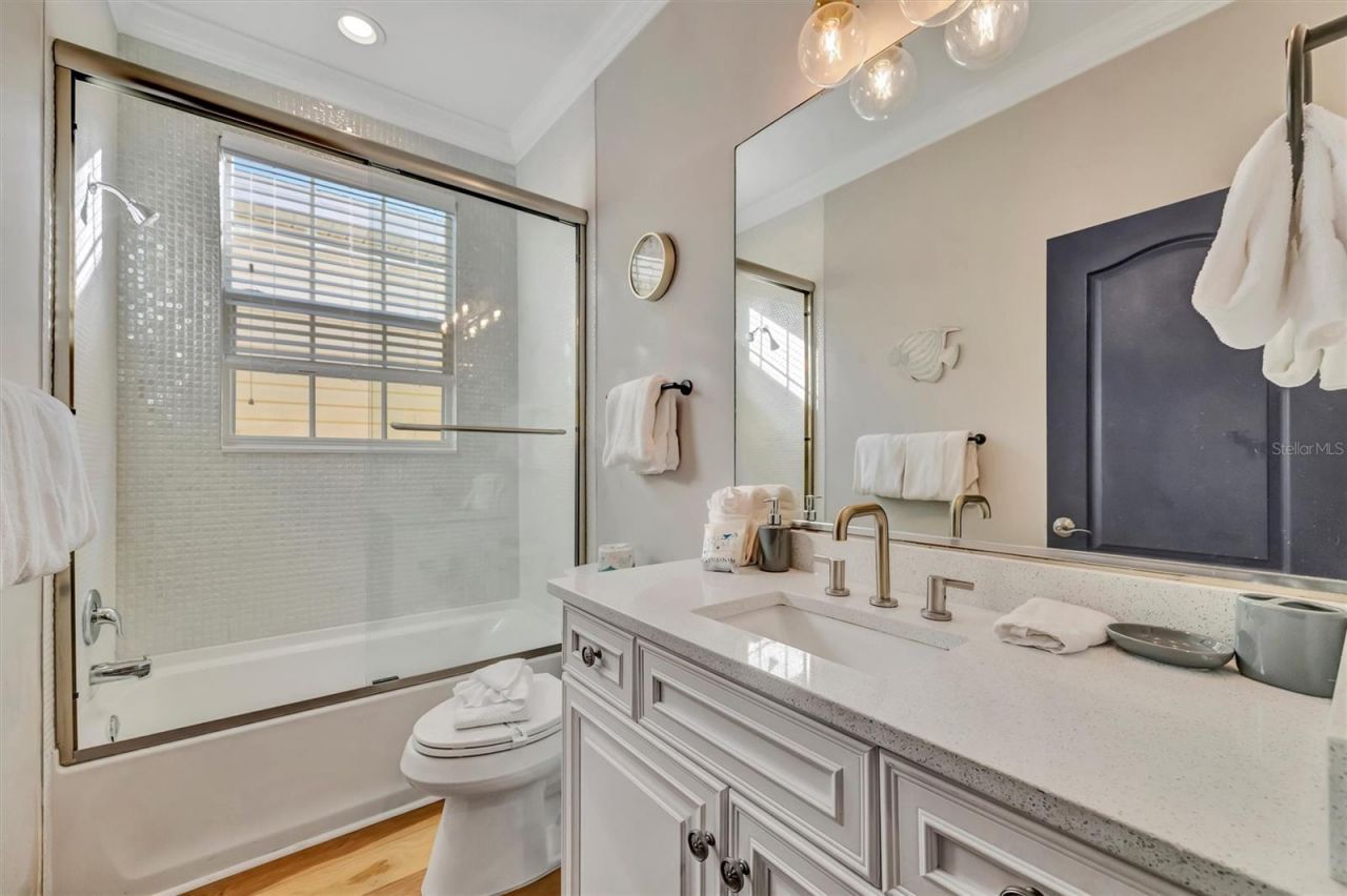 303 58th Street, Holmes Beach, FL 34217 Photo